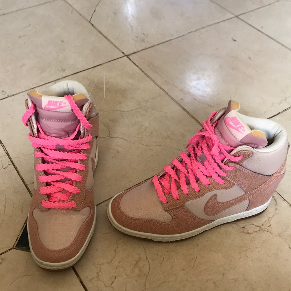 Nike women’s sky hi dunk pink rare size 6.5